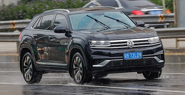 black Volkswagen Atlas cross sport