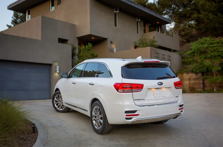 2016 Kia Sorento parked in the driveway of a home