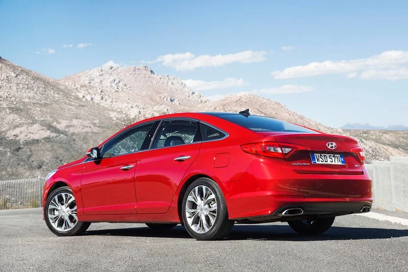 Red 2015 Hyundai Sonata 