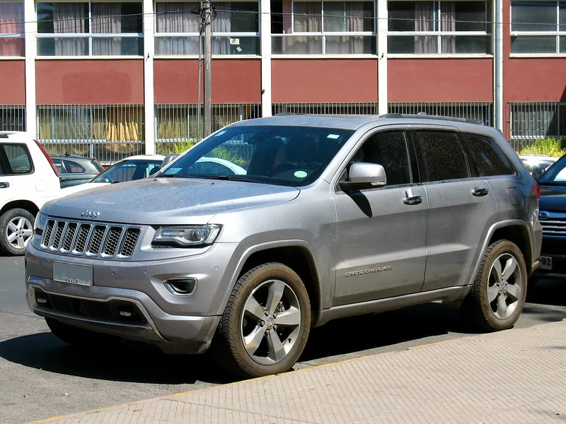 Silver Jeep Grand Cherokee