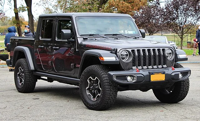 Black Jeep Gladiator