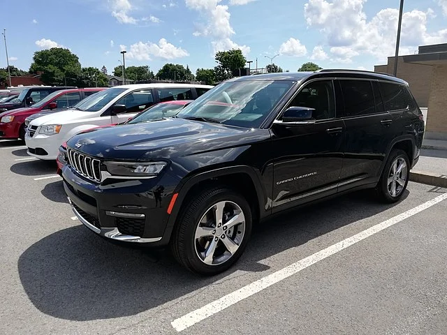 Black Jeep Grand Cherokee parked in a lot