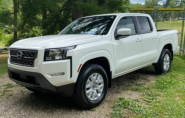 White 2022 Nissan Frontier