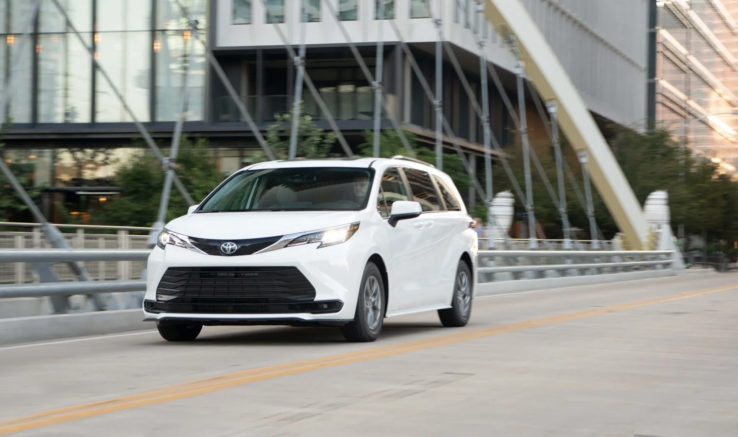 white 2024 toyota sienna