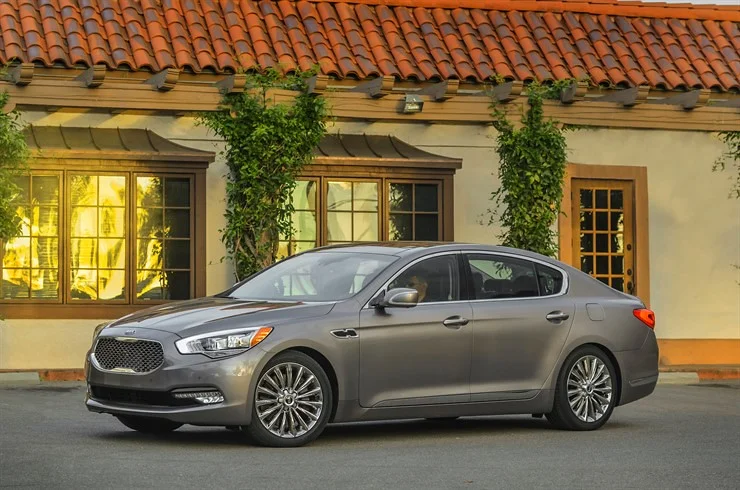 Silver Kia K900