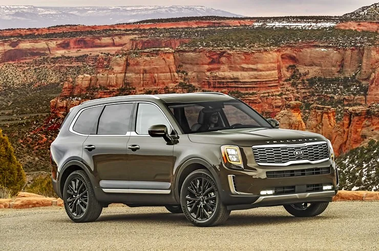 2021 Kia Telluride parked in front of a canyon