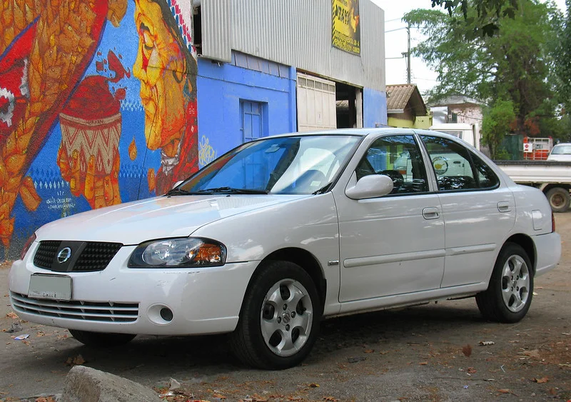 White Nissan Sentra