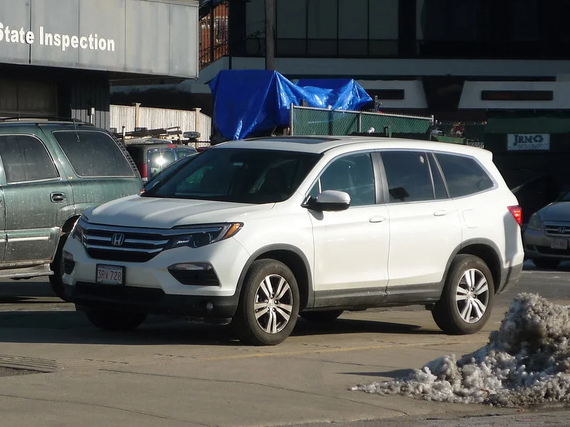 White 2016 Honda Pilot