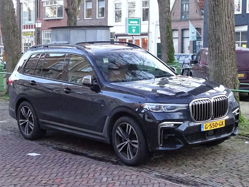  BMW X7 on a cobblestone street