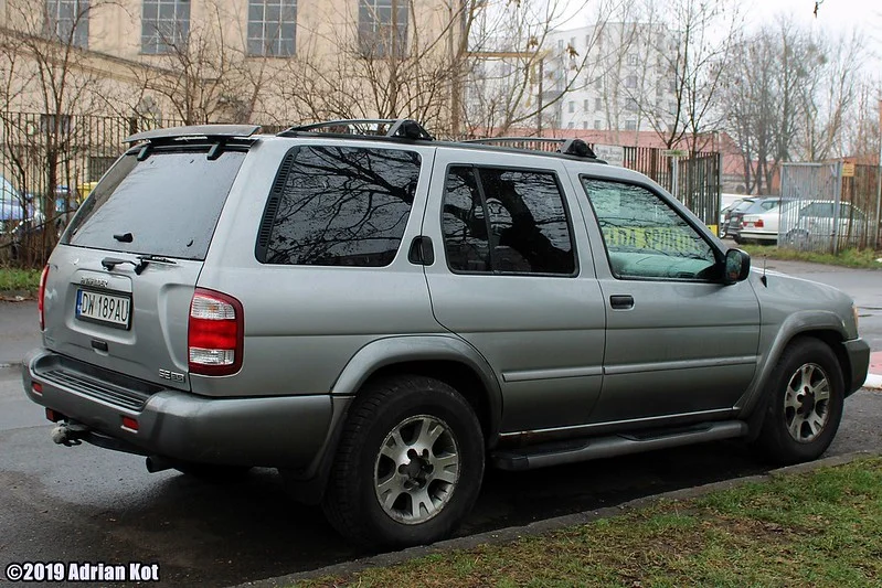 Silver Nissan Pathfinder 