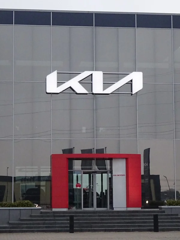 Kia dealer storefront