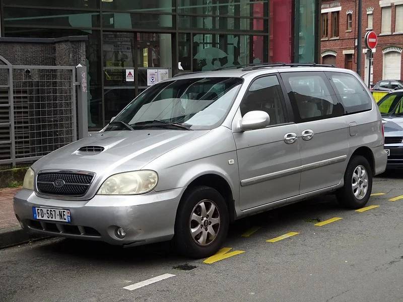 Silver Kia Carnival