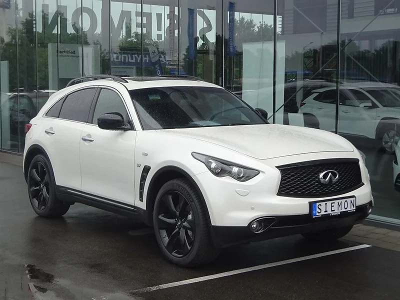 White Infiniti QX70