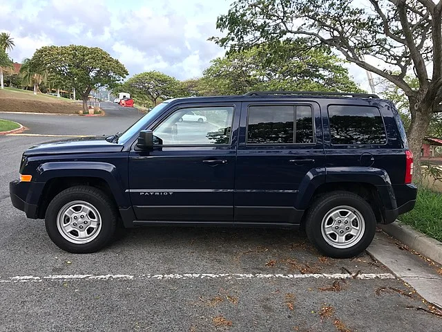 Dark blue 2015 Jeep Patriot