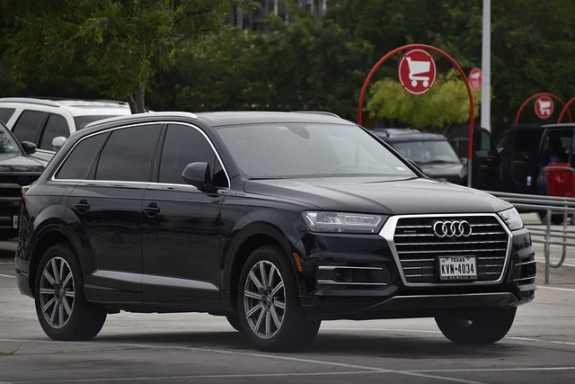 Black Audi Q7 in a parking lot