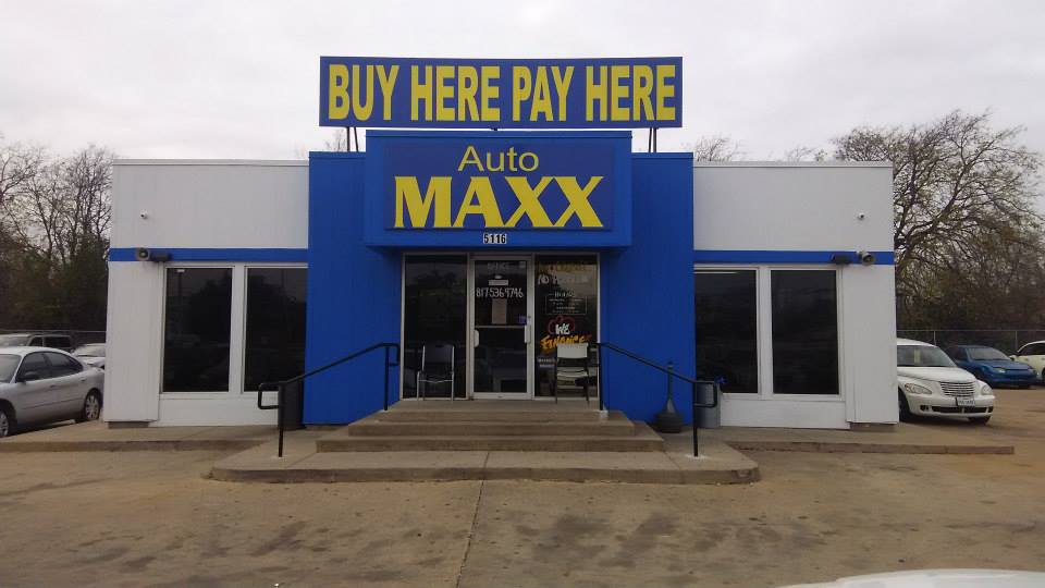 Photo of Auto Maxx dealership entryway