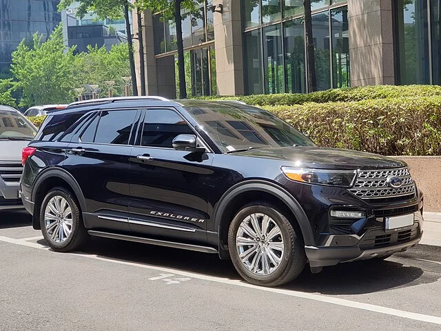 Black 2022 Ford Explorer