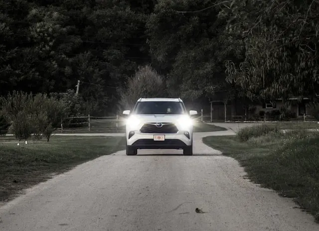 white toyota highlander