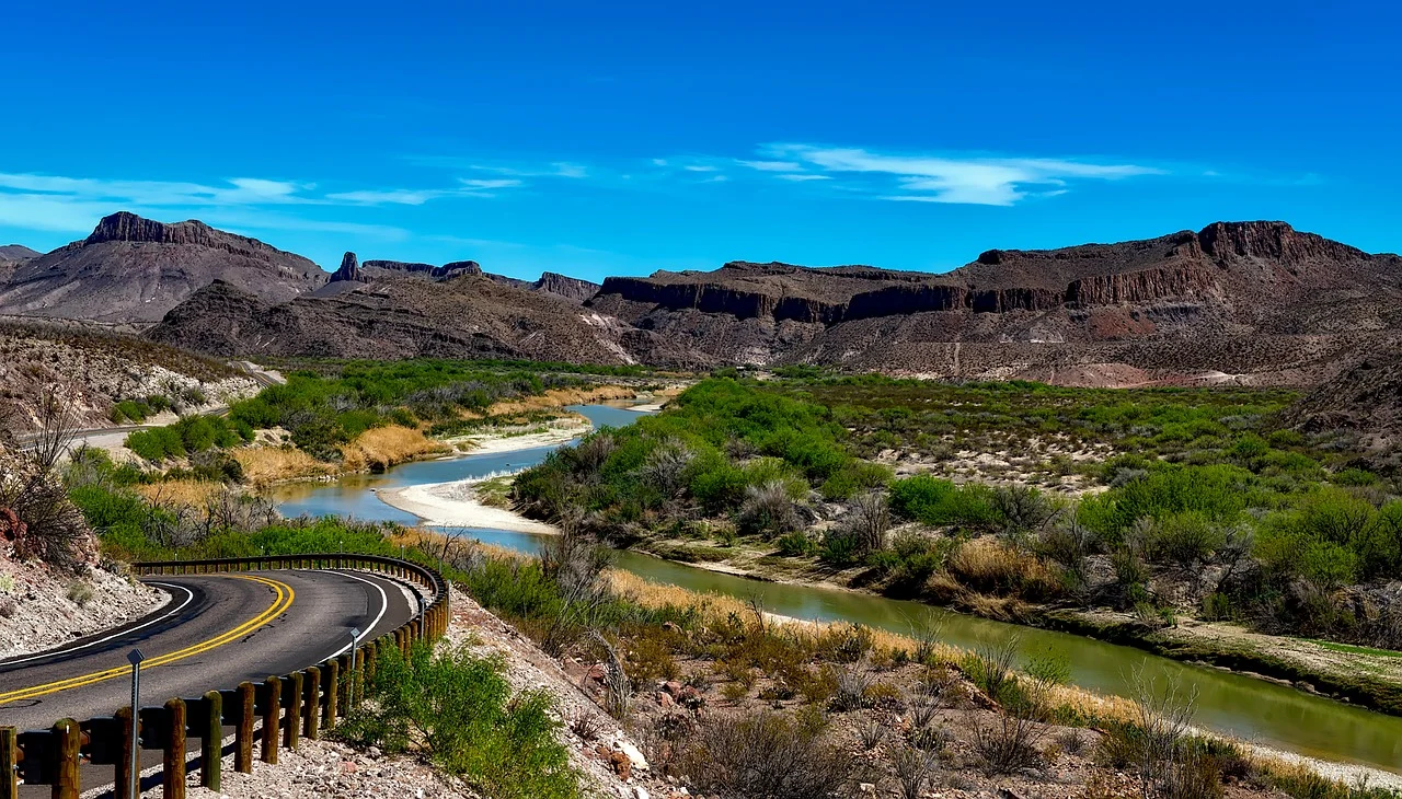 Photo of a highway running next to the Rio Grande