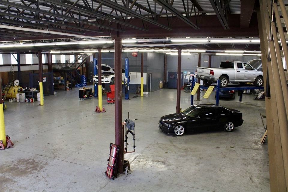 Photo of maintenance bay of Chami Auto in Sugar Land, TX