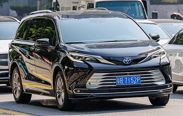 front view of a 2022 Toyota Sienna
